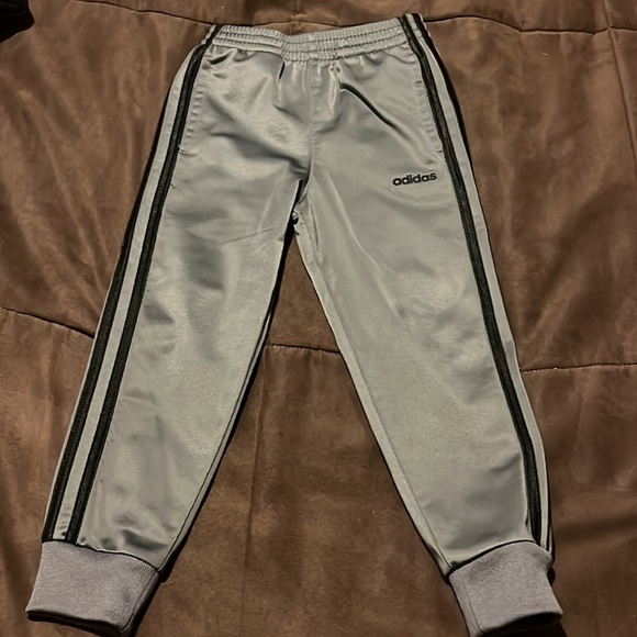Kids Grey adidas sweatsuit - Picture 3 of 3